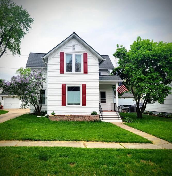 Charming Restored 1891 House Villa Fort Atkinson Buitenkant foto